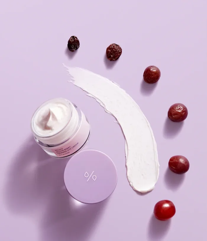 DR CEURACLE VEGAN ACTIVE BERRY FIRMING EYE CREAM 15ML - Imagen 2